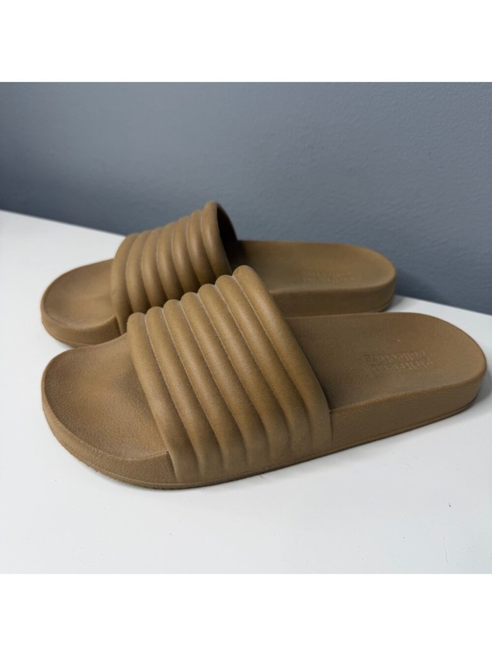 GIRLFRIEND COLLECTIVE re-slide sandal slides in tan size 9